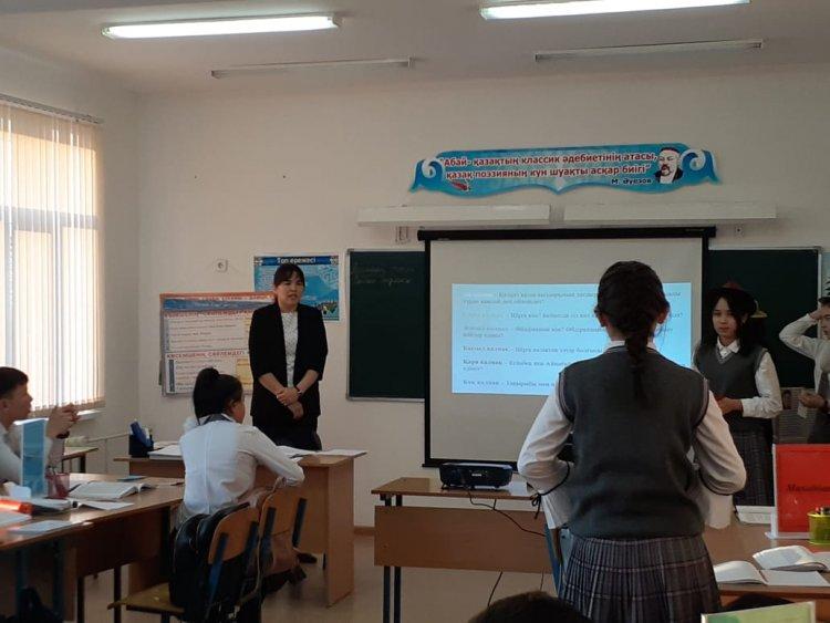 9 «Б» сыныбына Б. Майлин «Шұғаның белгісі» хикаятындағы кейіпкерлер әлемі тақырыбында ашық сабақ өтті.