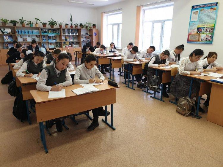 8-10 сыныптар аралығында «Рухани бай елдің ұрпағымын» тақырыбында  шығарма жазу сайысы болып өтті