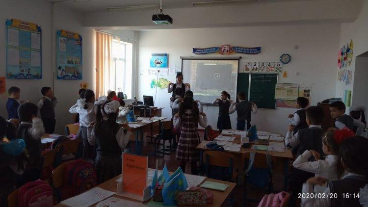 Нарымбаева Гулшехра 2«Ж» сыныбына  қазақ тілі пәні бойынша «Жалқы есім және жалпы есім» тақырыбында ашық сабақ өткізді.