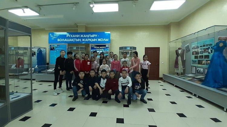 6 «А,Ә» сынып оқушылары  Түркістан облыстық тарихи өлкетану мұражайы мен танысып қайтты.
